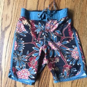 Boys Quiksilver board shorts size 5